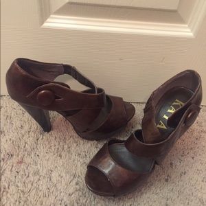 Brown Platform Heels. Size 7.